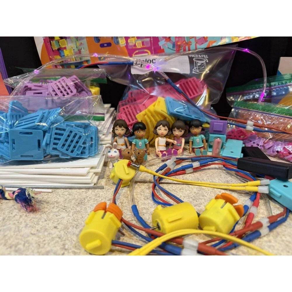 Roominate STEM Building Kit HUGE Lot 4 Motors 2 Lights 8 Figures Parts